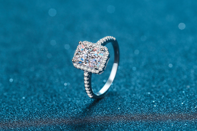 XDY Sterling Sëlwer Fraen Zocker Mikro Set mat Kies 1 2 Karat Véier Klauen Form Moissanite Ring_voghion.com