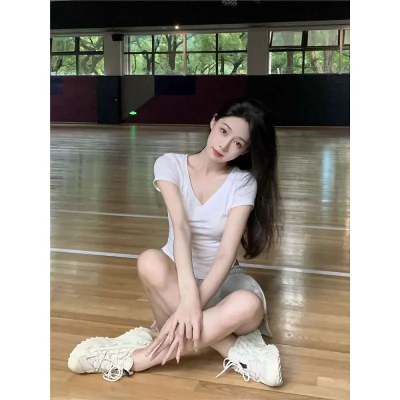 Set di due pezzi alla moda per pantaloni casual aderenti con elastico in vita e maniche corte in cotone sportivo puro desiderio per le donne_voghion.com