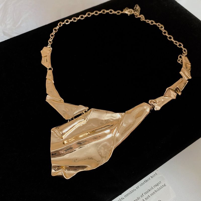 Geometric Twisted Pleated Set Personality Design Collarbone Chain 2025 Exaggerated High-end Sense Necklace For Women_voghion.com
