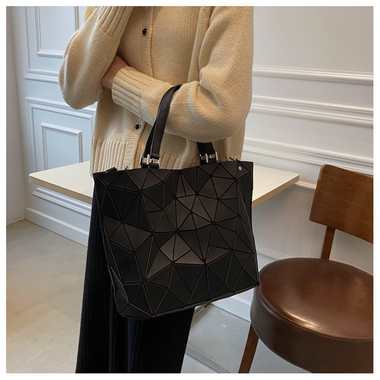 Bag women's 2023 new fashion One Shoulder Messenger Bag solid color geometric pattern Handbag folding bucket bag_voghion.com