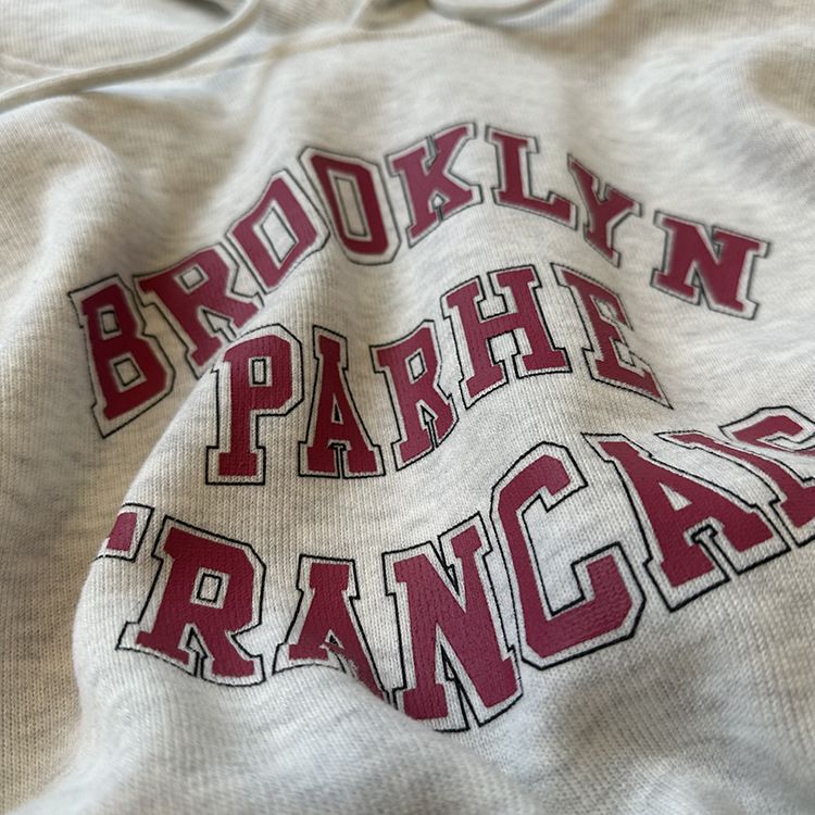 Felpa con cappuccio da donna con stampa di lettere grigie in stile americano, nuova maglia a maniche lunghe in pile mini snellente e ampia per l'autunno_voghion.com