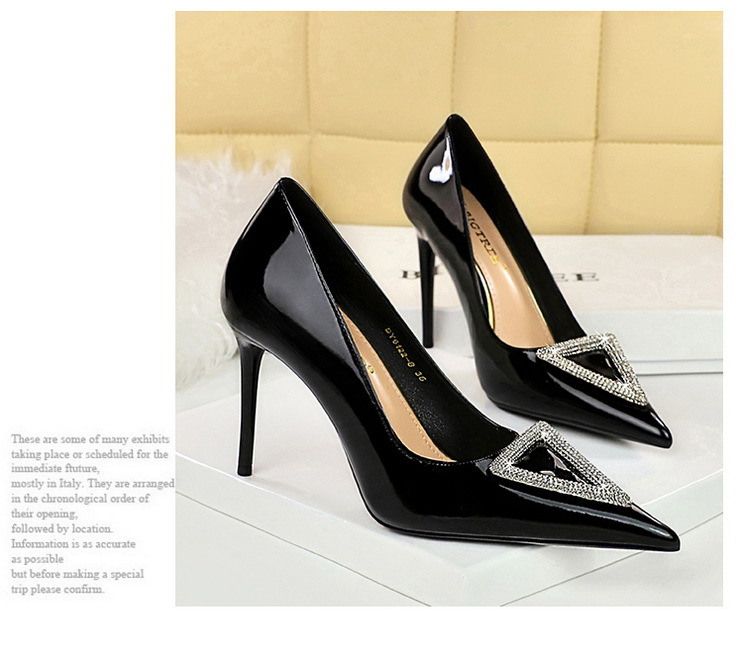 Banquet women's shoes patent leather shallow mouth pointed super high heels triangular metal rhinestone buckle high heel single shoes_voghion.com