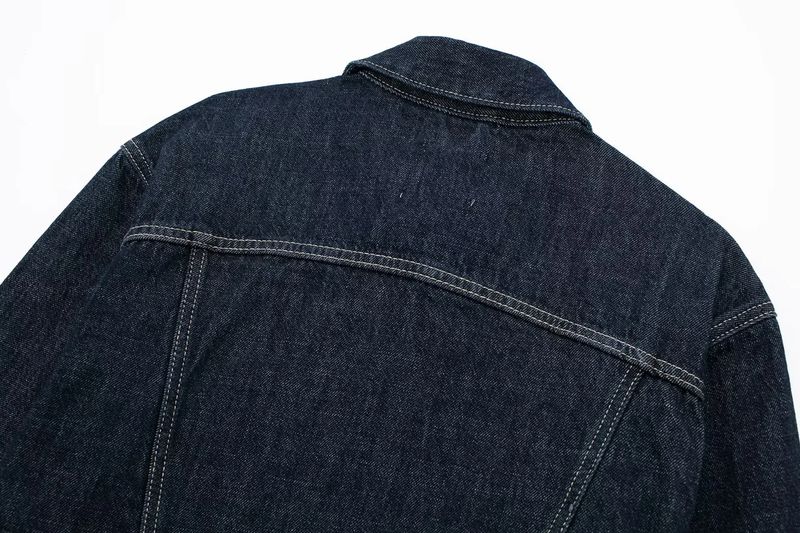 Giacca in denim con maniche arrotolate e pantaloni lunghi dritti da donna, autunno 2023_voghion.com