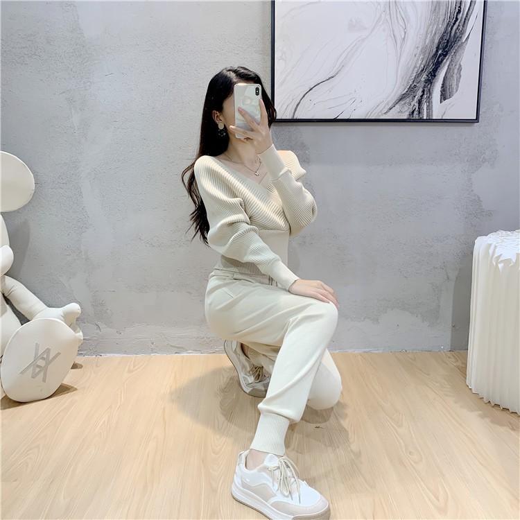 Women's small double V-neck sexy off-the-shoulder short temperament fashion suit knitted two-piece set_voghion.com