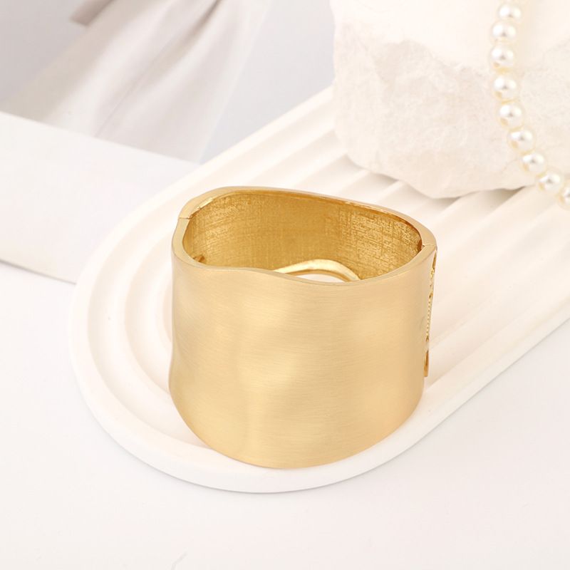Exaggerated Wide Edge Fashion Gold Brushed Women's High-end Bracelet_voghion.com