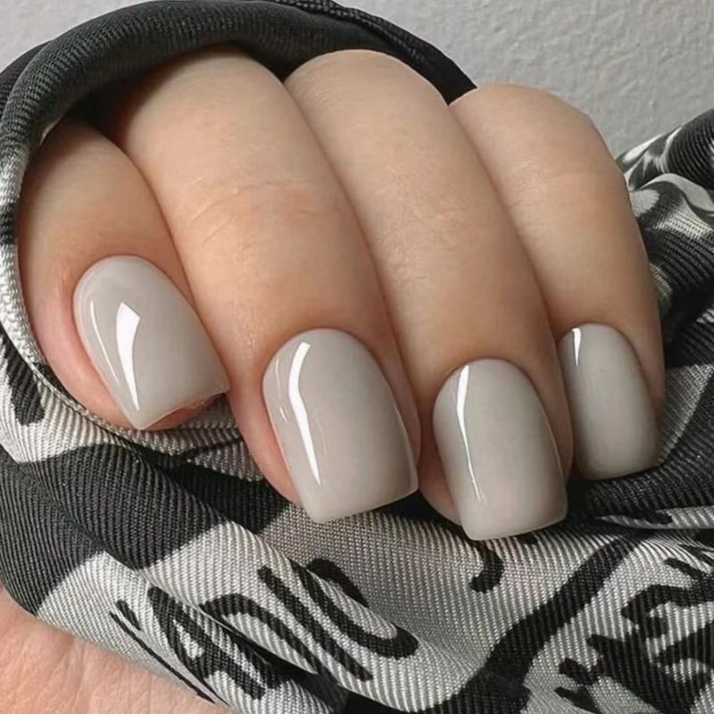 Nuove unghie finte nude bianche_voghion.com