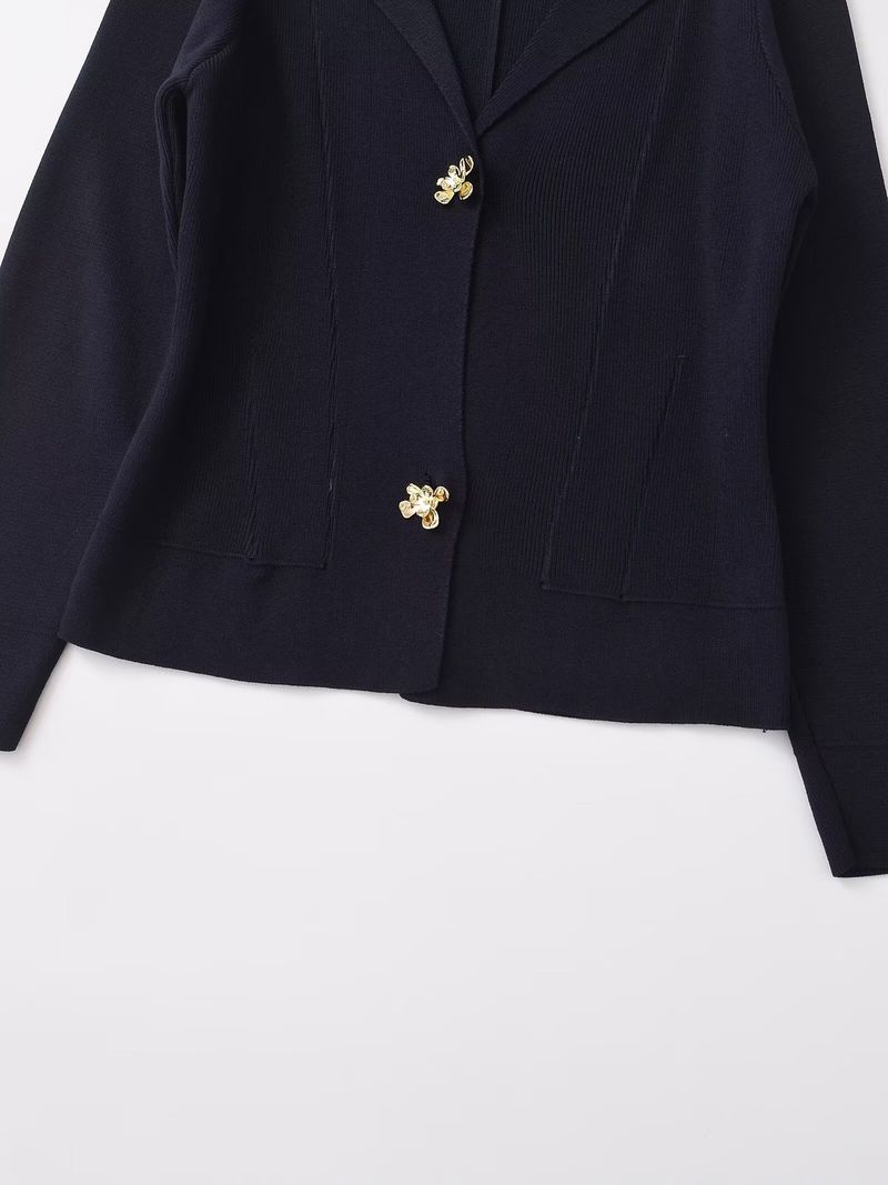 Damenbekleidung 2024 Herbst/Winter neues Oberteil mit blumenförmiger Knopfdekoration Strickjacke_voghion.com