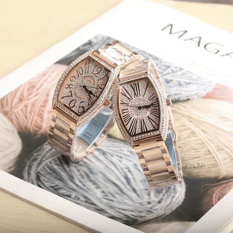 Montre-bracelet en acier incrustée d'étoiles du ciel pour femme de la même collection Bucket FM_voghion.com