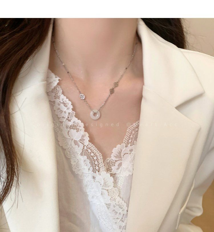 New Chinese Style Jade Safety Buckle 2023 New Female Niche Design Feeling Collarbone Chain Internet Famous Necklace_voghion.com