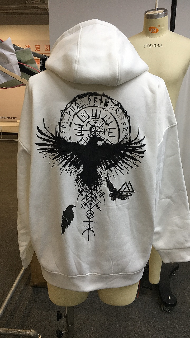 Herenkleding Losse herenmode hoodie met totemprint_voghion.com