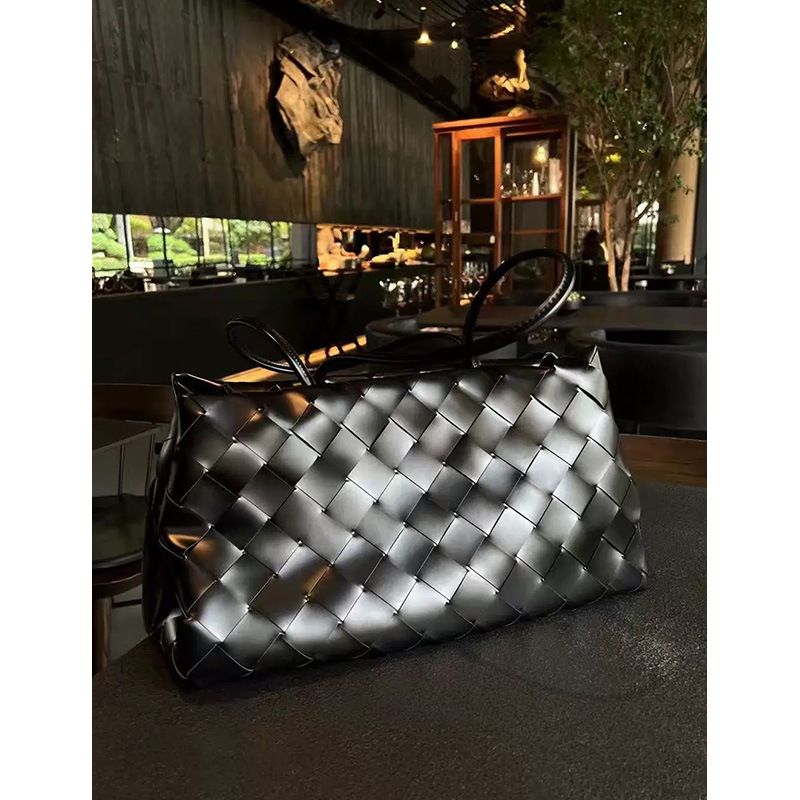 Borsa a tracolla minimalista grande in vera pelle di nicchia 2025, nuova, di alta qualità, realizzata a mano in pelle di vacchetta intrecciata nera, per donna_voghion.com