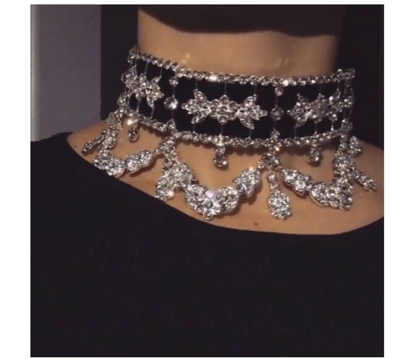 Nuova collana Flash Diamond Light Luxury Niche French Retro Spice Girl con design Sense Lock Dance_voghion.com