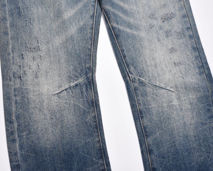 Jeans strappati patchwork con gamba larga leggermente svasati e tinti sporchi, stile retrò, da uomo, di alta moda_voghion.com