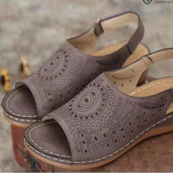 2025 Summer New Large Slope Sandals Women's Hollow Flat Heel Open Toe Buckle With Hole Shoes_voghion.com