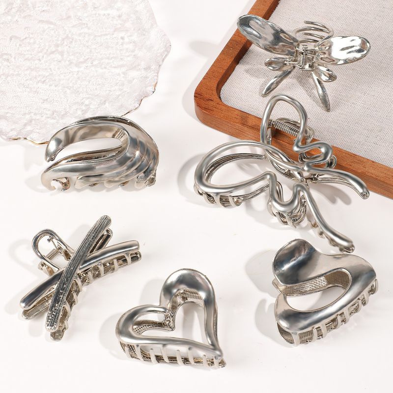 Ästhetischer silberfarbener Metall-Krallenclip - Koreanischer eleganter minimalistischer Hochsteckfrisur-Hai-Clip für den Hinterkopf_voghion.com