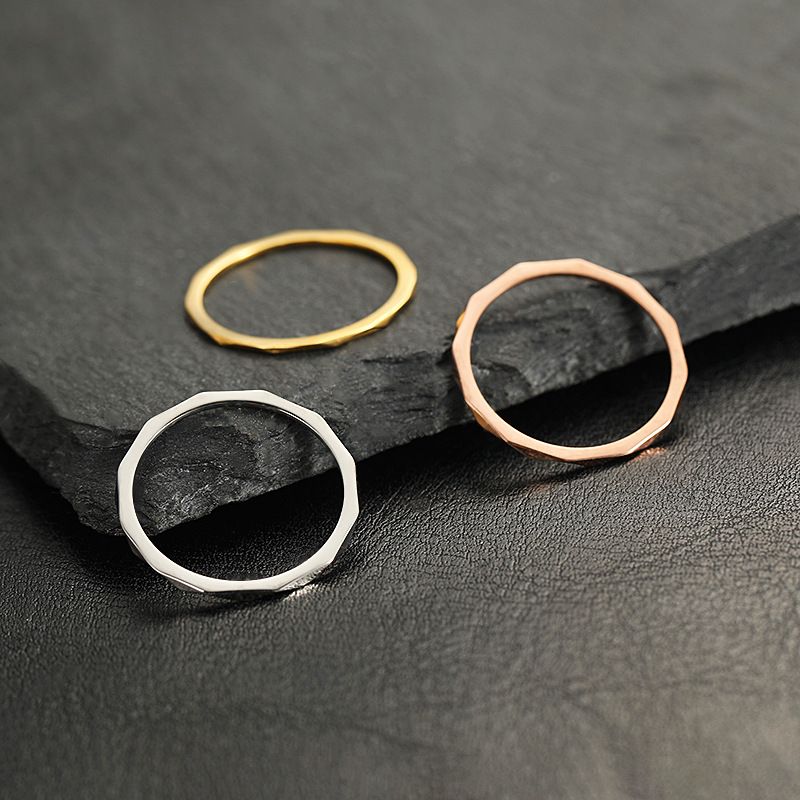 Minimalistischer Edelstahlschmuck für Damen, 1 mm diamantförmiger ultrafeiner geometrischer Schwanzring aus Titanstahl in Roségold_voghion.com