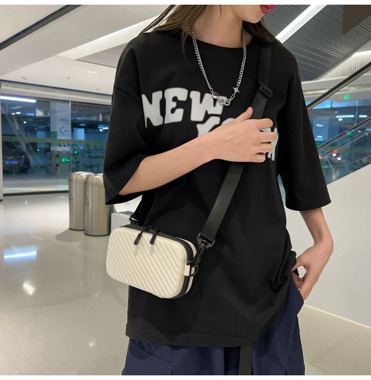 Bolso de mensajero para hombre de piel sintética suave con diseño de rayas diagonales, estilo unisex, sencillo y ligero, de VC_voghion.com