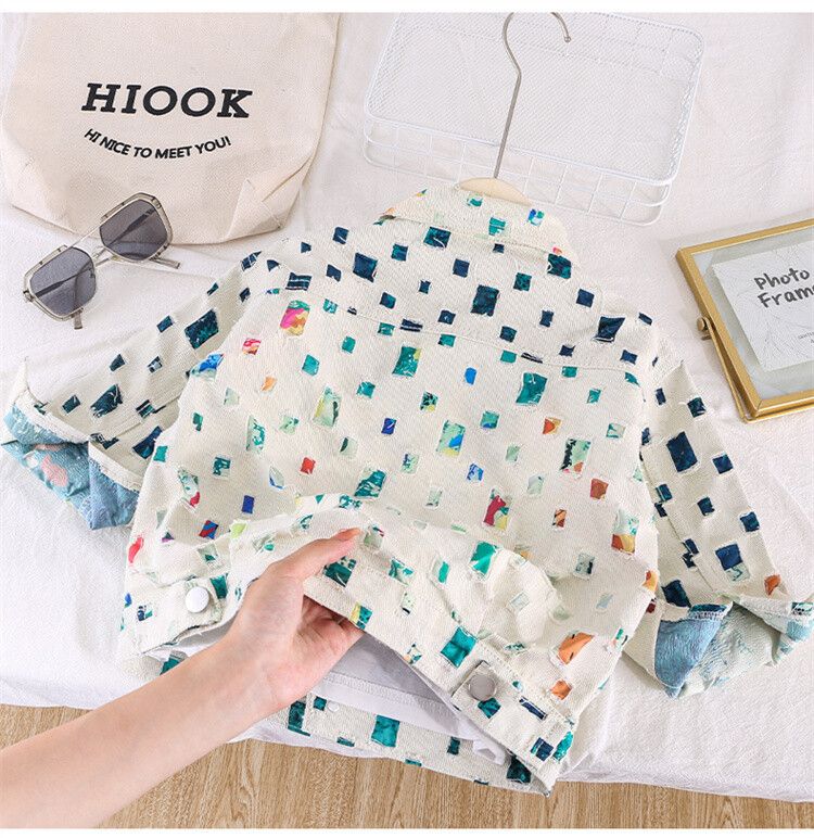 Giacca elegante e raffinata con fondo colorato ritagliato per mamma e bambini_voghion.com