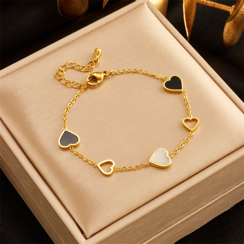 Pulsera de acero de titanio con diseño de nicho de moda, en blanco y negro, con diseño de amor hueco, sencilla y versátil para uso diario._voghion.com
