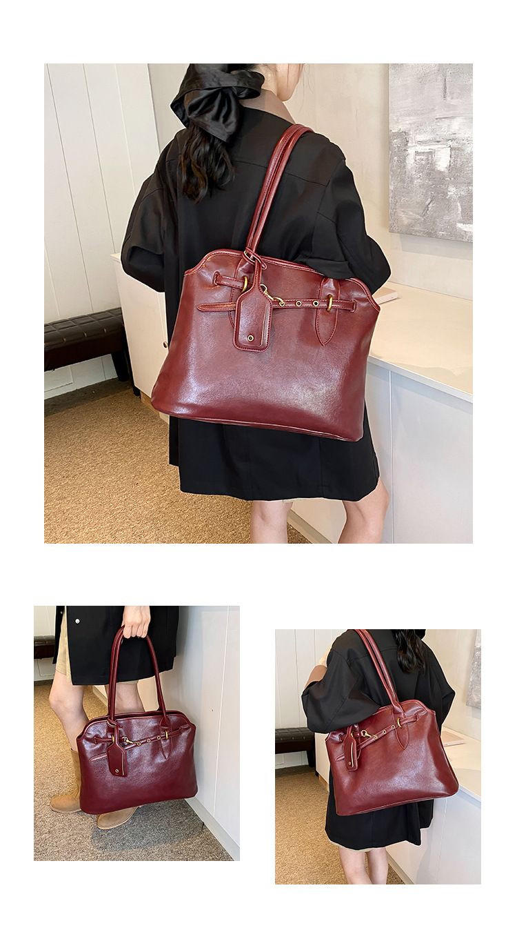 Premium Large Capacity Tote Underarm 2024 New MIU Home Fashion Lock Simple Single Shoulder Bag_voghion.com