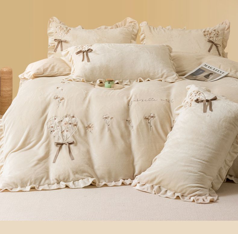 Set di quattro pezzi in velluto di latte, copripiumino invernale spesso e caldo con motivo a farfalla, biancheria da letto in pizzo di velluto corallo_voghion.com