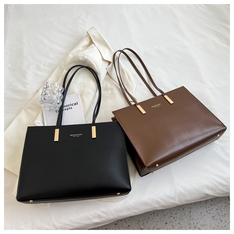 Großvolumige Tasche Damen 2023 Neue High-End-Mode-Nischendesign-Umhängetasche All-Match-Retro-Pendler-Einkaufstasche_voghion.com