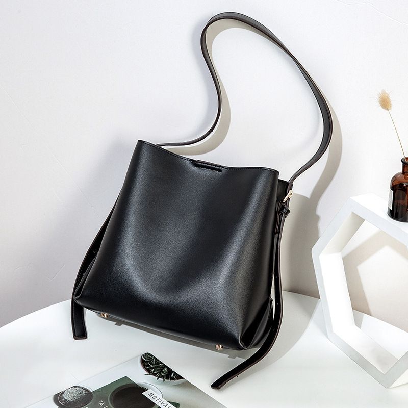 2025 British Niche Design Bucket New Commuter Shoulder Crossbody Tote Bag_voghion.com