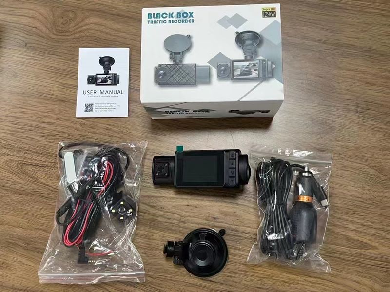 Cross-Border 2-Zoll private Modell Dräi-Opnam Dräierkoalitioun Recorder 1080p Schwéierkraaft Sens HD Auto Dräi-Lens Dräierkoalitioun Video Recorder_voghion.com