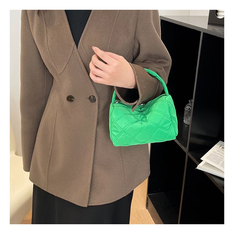 Mini Kleine Tasche für Frauen 2024 Neue Mode Lingge Bestickte Faden Kissen Tasche Einzelne Schulter Handheld Mädchen Make-Up Tasche_voghion.com