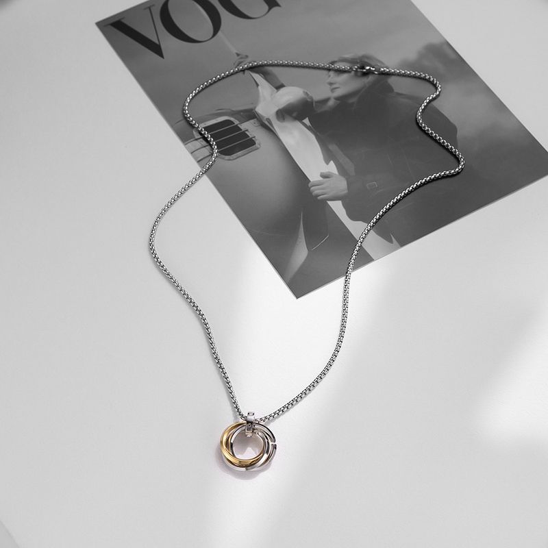Collana minimalista in acciaio al titanio con ciondolo a tre anelli intrecciati, accessorio alla moda per uomo_voghion.com