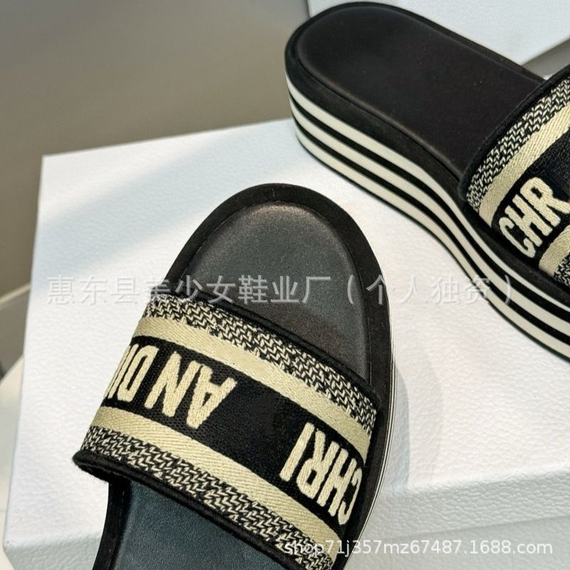 D 5Cm 2025 New Style Letter Thick Bottom Embroidered Color Blocked One Word Cool Slippers For Women Wearing Outside_voghion.com