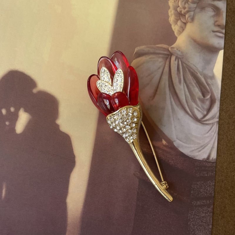 Designer style retro high-end palace antique re engraved colorful women's brooch_voghion.com