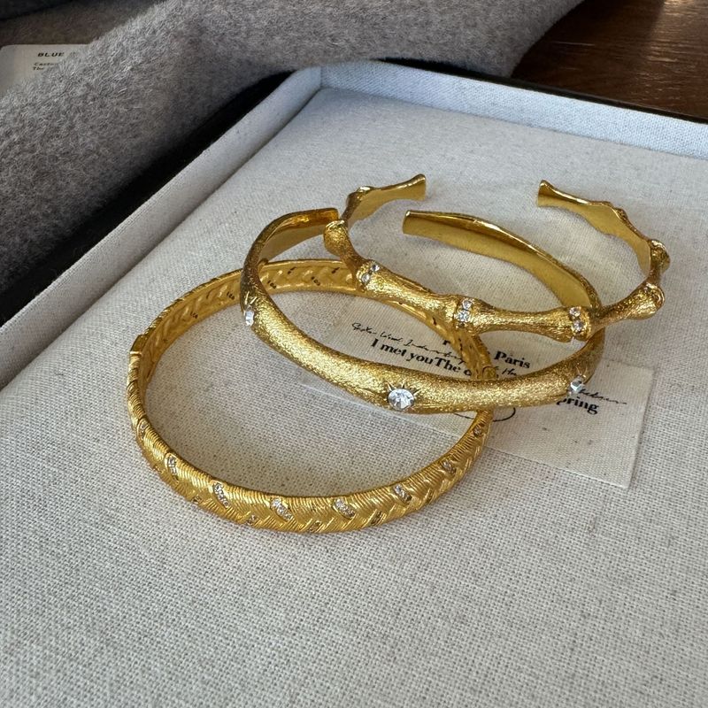 Neues chinesisches vergoldetes leichtes Luxus-Bambusknoten-Stern-Kleines Nischen-Palaststil-High-End-Gold-Intarsienarmband für Frauen_voghion.com
