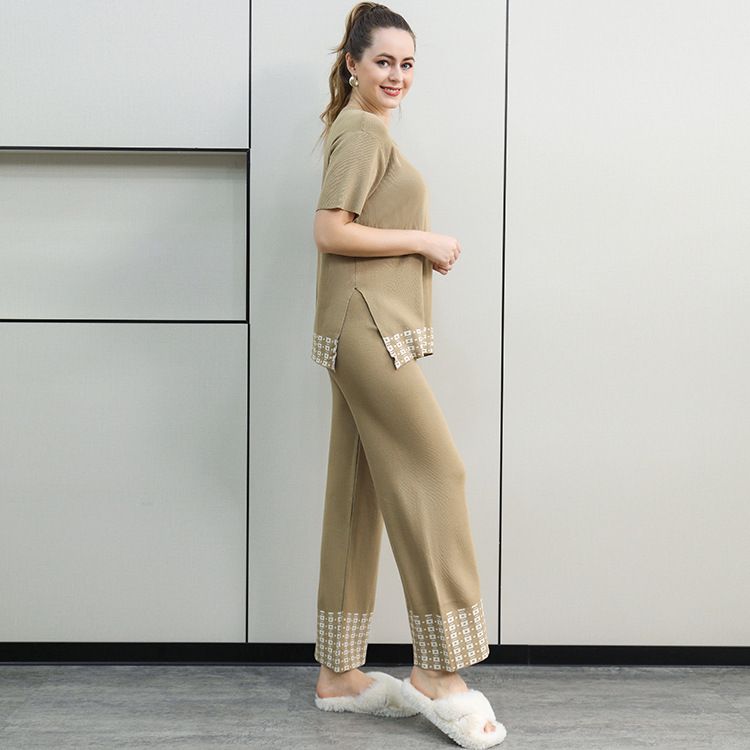 Damenbekleidung Sommer Neue einfache Mode Rundhalsausschnitt Einfarbig Kurzarmoberteile und Hosen Kontrastfarbener Rand Gestrickter Zweiteiliger Anzug_voghion.com