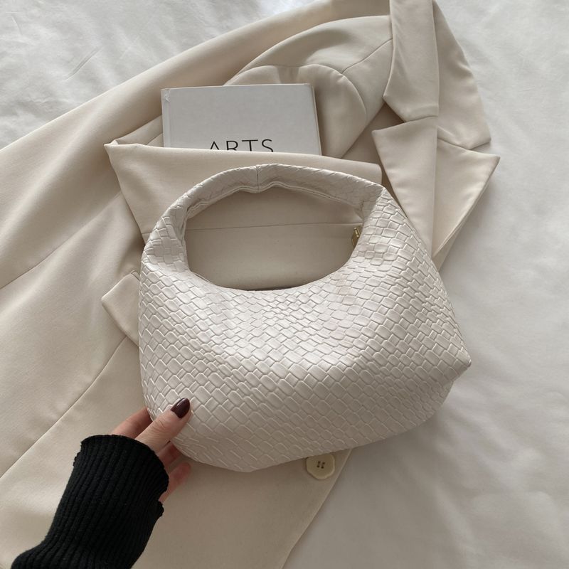 Modne torebki damskie pod pachami w tym roku: luksusowe, eleganckie, poręczne torebki typu Crescent, modne torebki crossbody do pracy_voghion.com