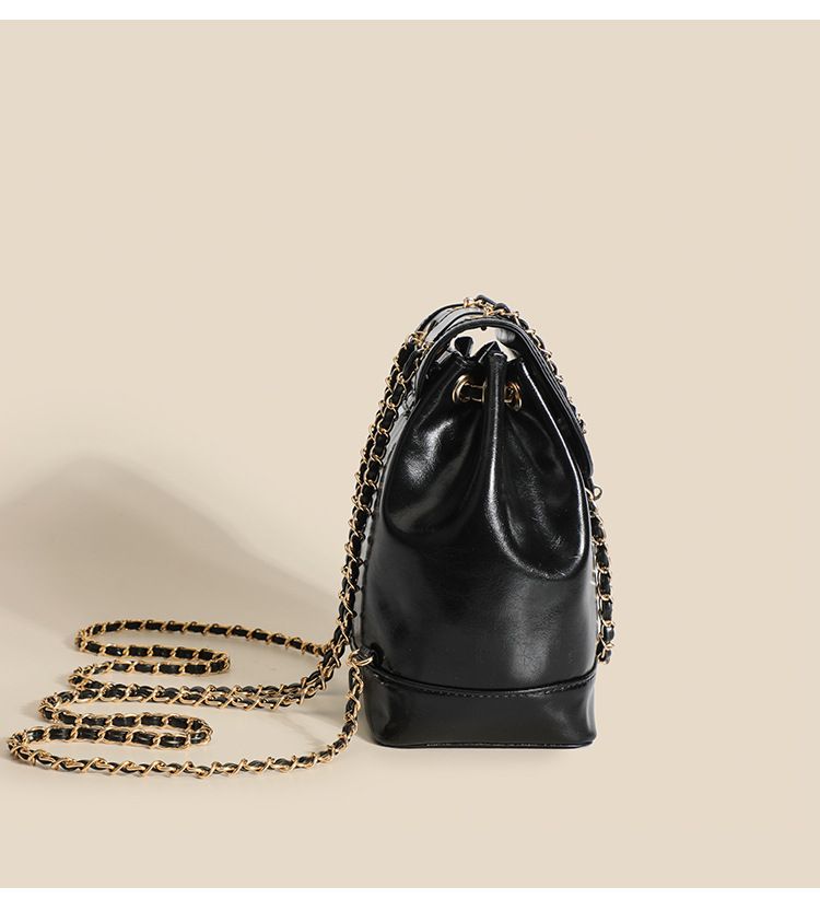 Korean niche spring autumn mini fragrance chain for female Instagram blogger and student oil wax leather shoulder bag_voghion.com