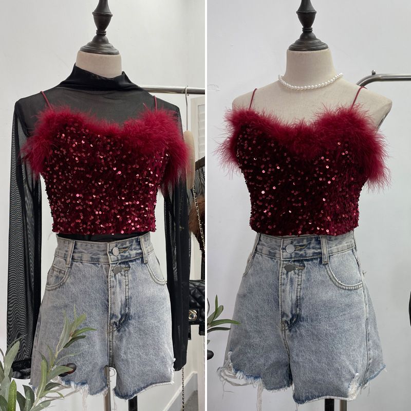 Completo due pezzi con canotta in pelliccia e paillettes + maglietta a maniche lunghe con collo alto e mezza maglia in prospettiva_voghion.com