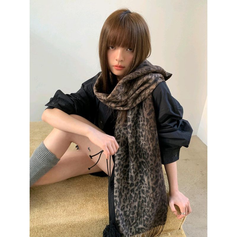 100% Pure Wool Grade Leopard Ladies Scarf Winter Tassel Thickened Warm Shawl Warm Neck 2025 New_voghion.com