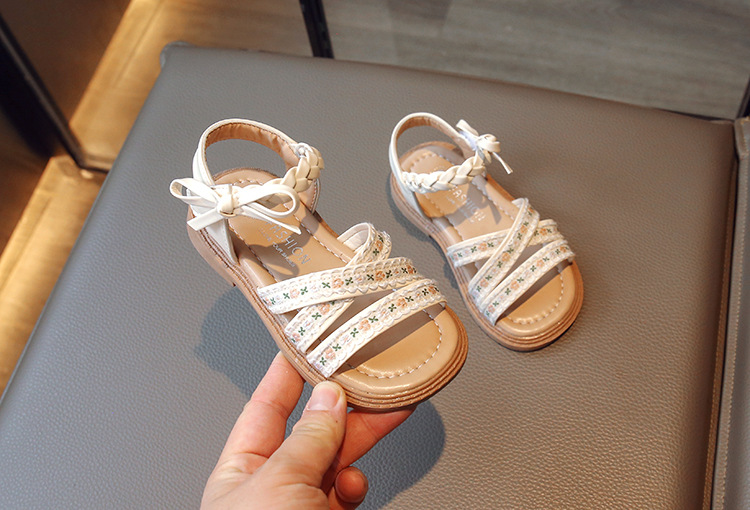 Sandali da ragazza 2024 Estate nuova principessa edizione coreana fiocco tendine di mucca scarpe da spiaggia per bambini con fondo piatto_voghion.com