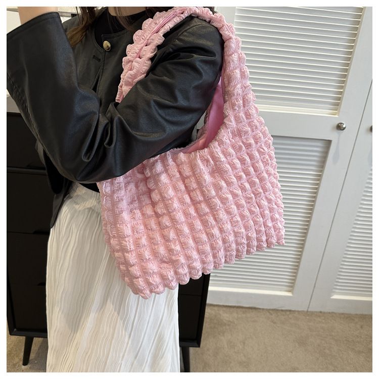 Estilo ocidental versátil nuvem plissada para mulheres 2024 bolsa coreana de axila com design de grande capacidade e uma sensação de_voghion.com
