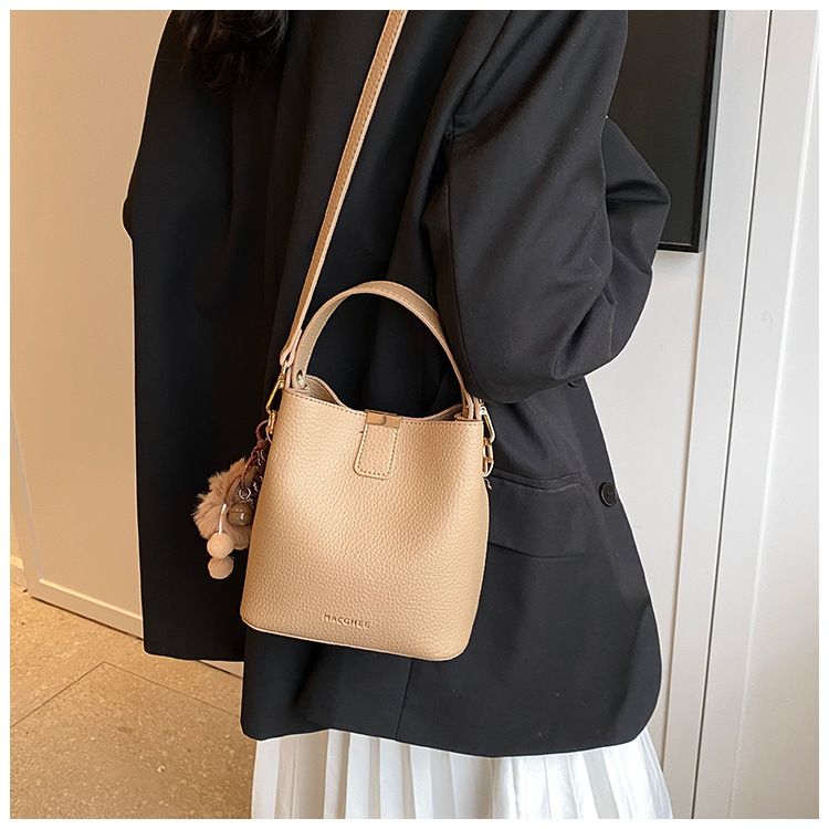Francese 2024 Nuovo secchiello portatile alla moda di grande capacità per le donne, borsa a tracolla singola di alta qualità_voghion.com