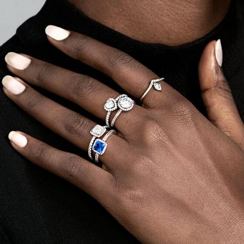 Neuer glänzender luxuriöser roter Herzring aus europäischem Roségold, Grün und Blau für Damenmode mit rosa Diamanten_voghion.com