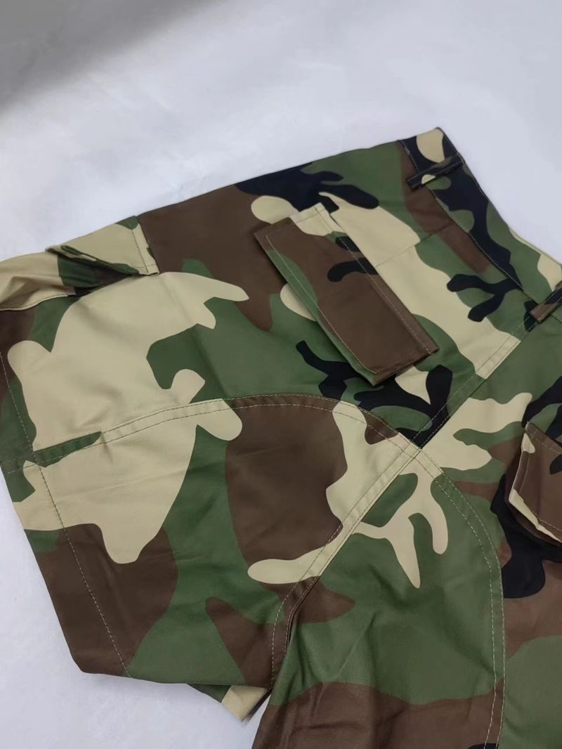 Vêtements pour femmes, short de travail à imprimé camouflage avec poches plaquées et coutures_voghion.com