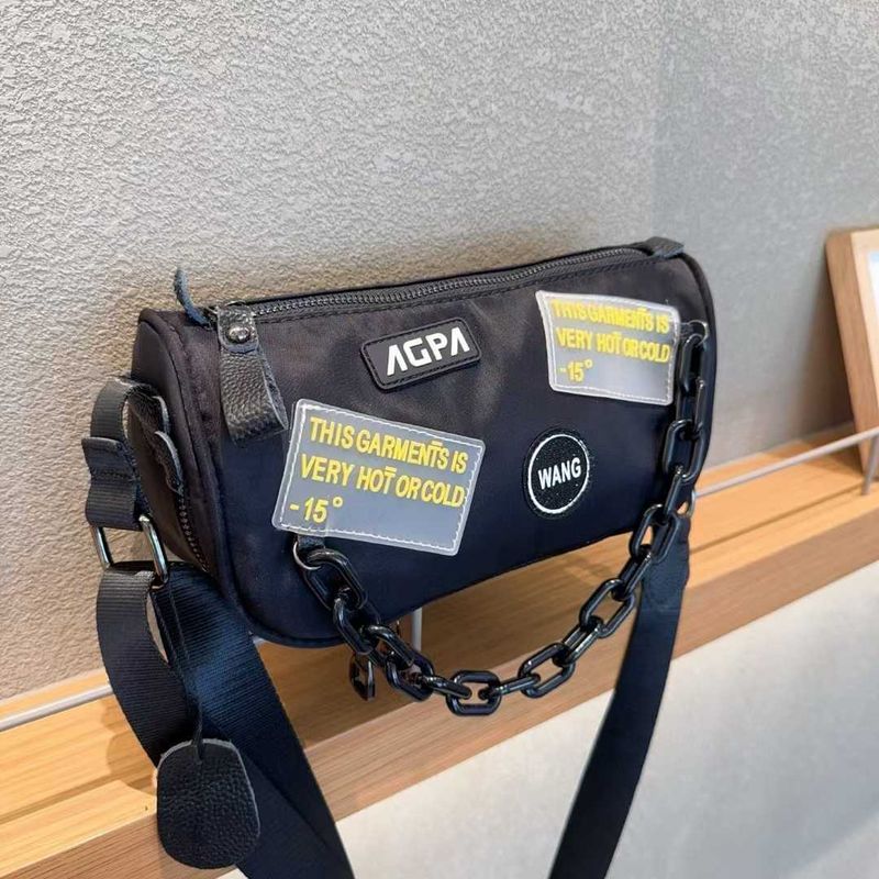 Modische Umhängetasche aus Denim mit Farbblock-Muster, dicke Kette, Schultertasche aus Netzstoff, vielseitige kleine Tasche für Damen_voghion.com