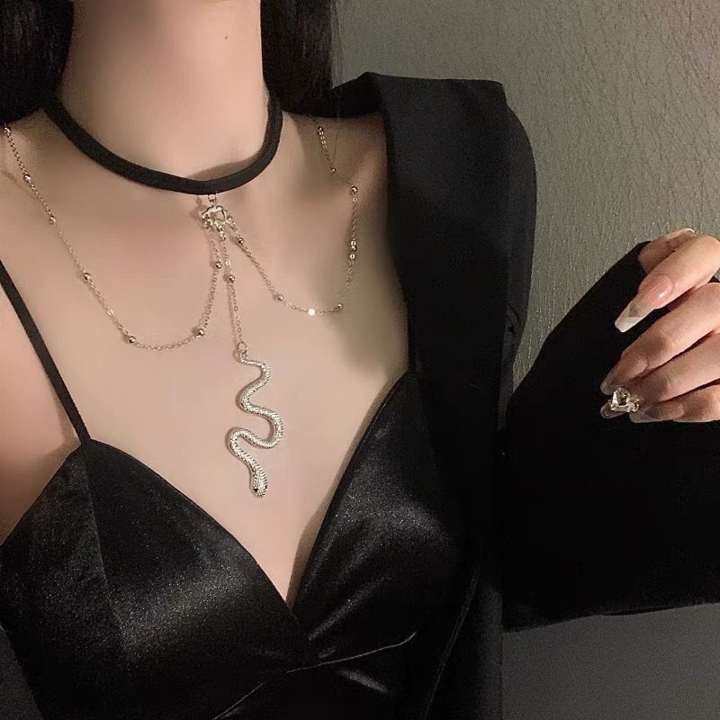 Collana accessorio donna piccolo anello coscia ciondolo a forma di serpente esagerato decorazione gamba osso corpo catena collo tendenza_voghion.com