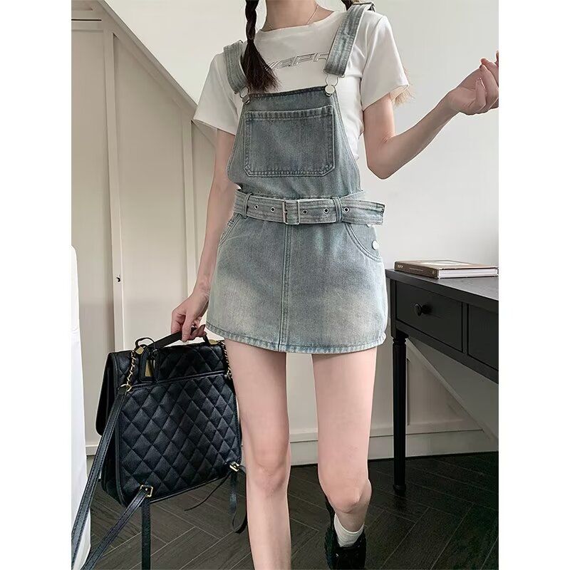 Séiss altersreduzéiert Jeansriemen a Hosen fir Fraen am Summer. Kleng Statur, schlank Taille, kuerze Rock mat gewéckeltem Material_voghion.com