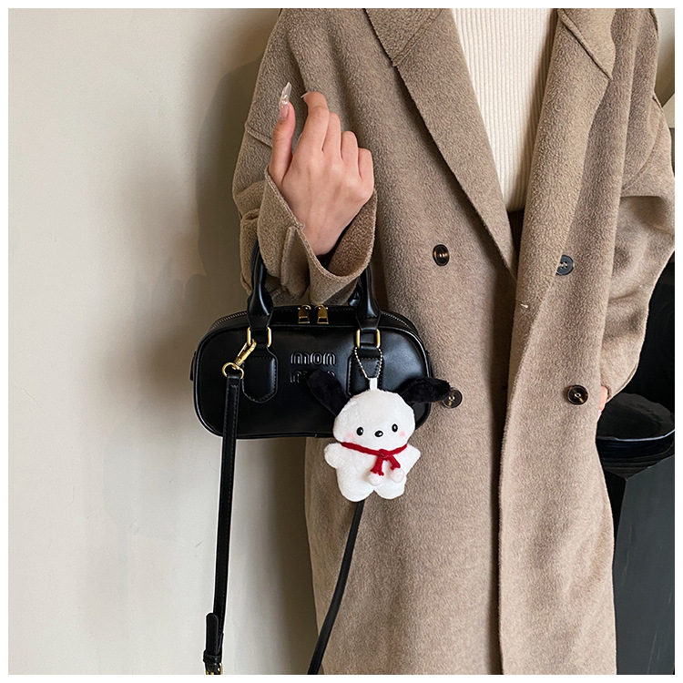 Nuova borsa piccola retrò con design di nicchia, borsa da donna di fascia alta, borsa a tracolla singola con accessori appesi, borsa piccola portatile elegante_voghion.com