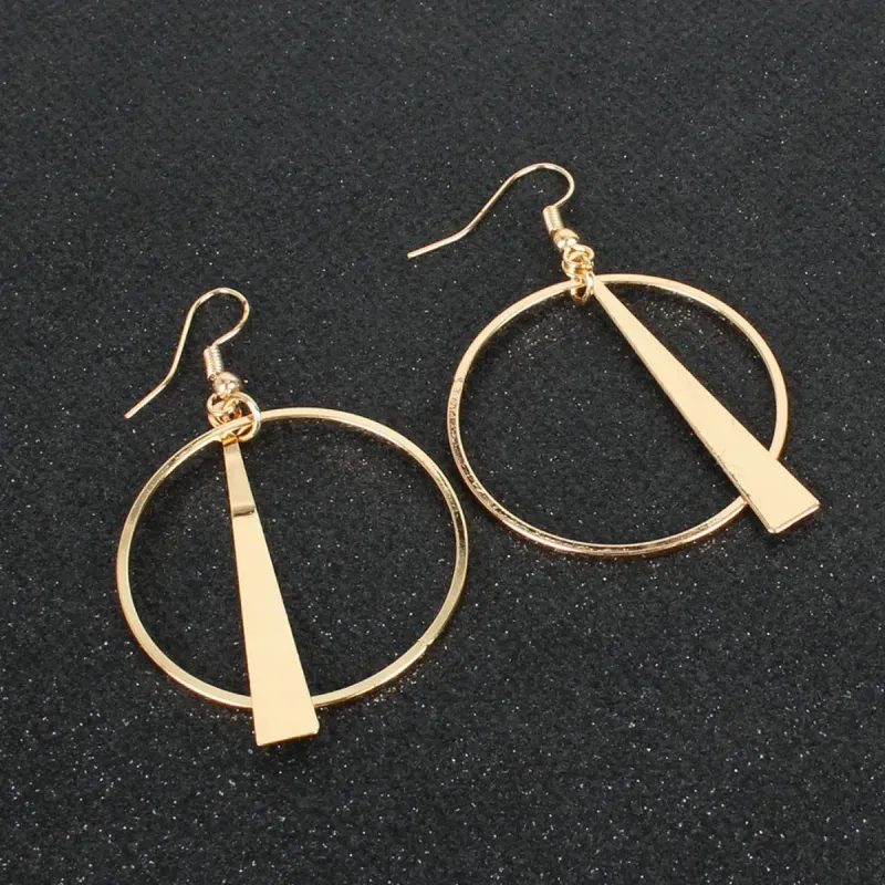 Trendige runde, geometrische C-förmige Ohrringe aus europäischer und amerikanischer Legierung, geeignet für Pendler und unterstreichen den individuellen Stil._voghion.com