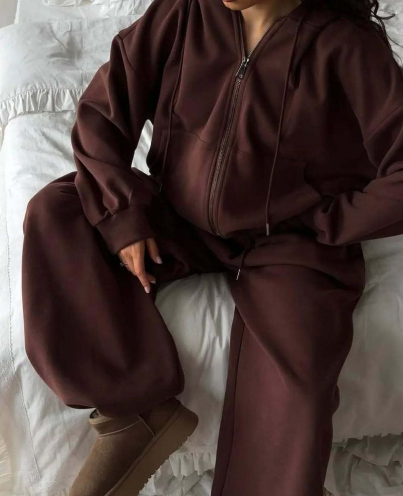 Conjunto casual de sudadera y jogger para mujer (manga larga, 65 % algodón, tallas S-XL) – Conjunto de dos piezas en color vino, espresso y bosque_voghion.com