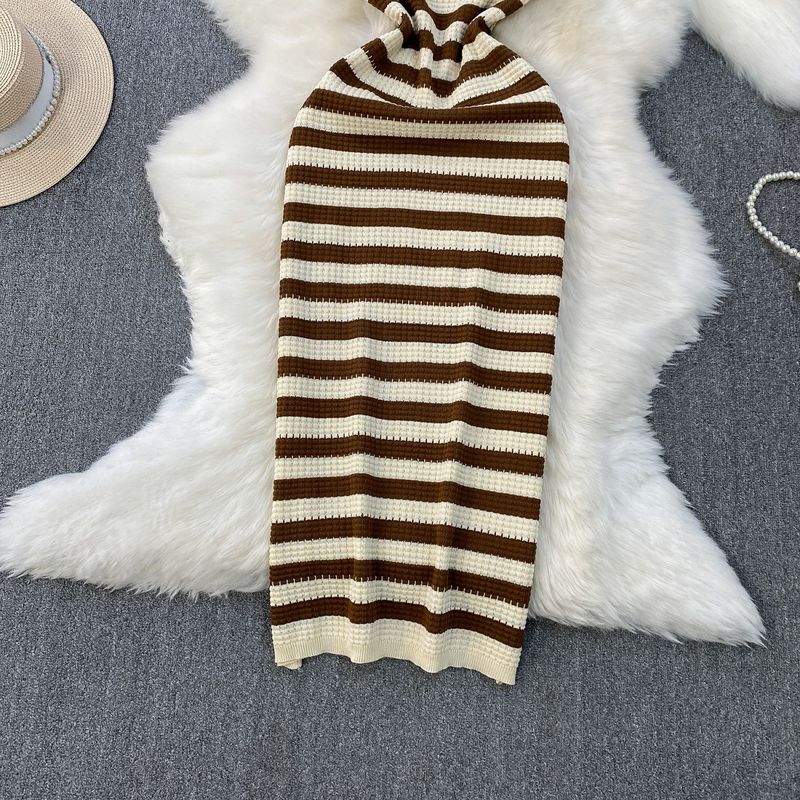 Abito da donna a righe in maglia con bretelle, gonna lunga per le vacanze, snellente per il temperamento e per i fianchi_voghion.com